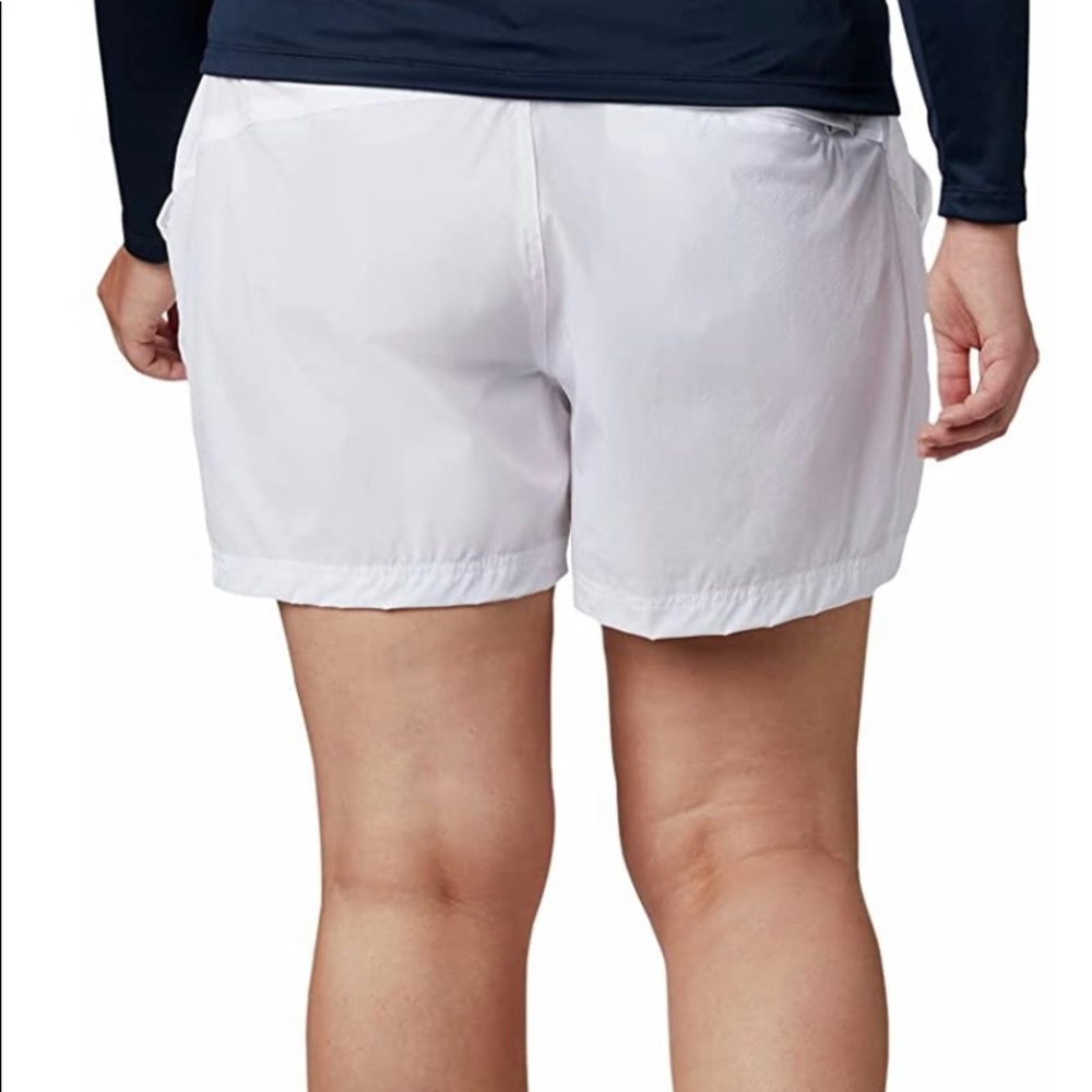 Columbia Coral Point III shorts in white